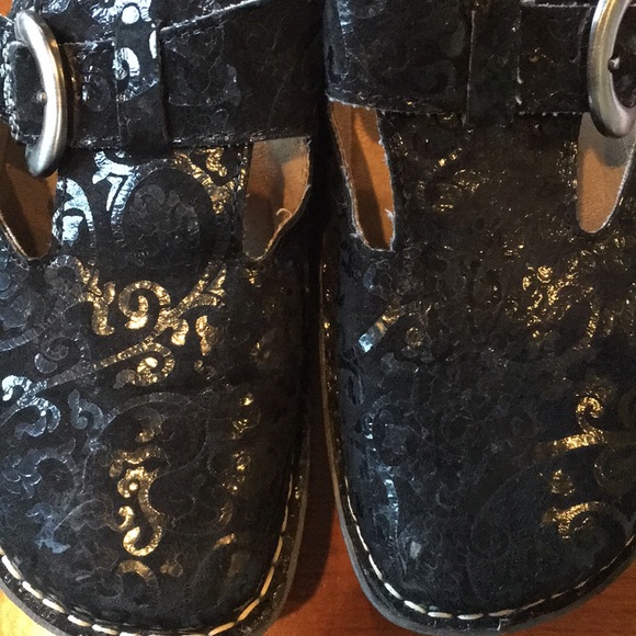 Donated*** White mountain mules in Black filigree and suede 8.5 - Picture 3 of 7